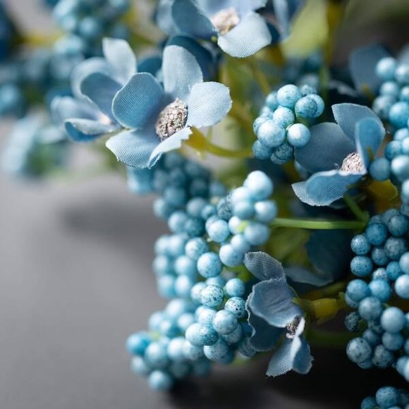 Valerie Parr Hill Pip Berry Wreath and Candle Ring - Picture 2 of 10